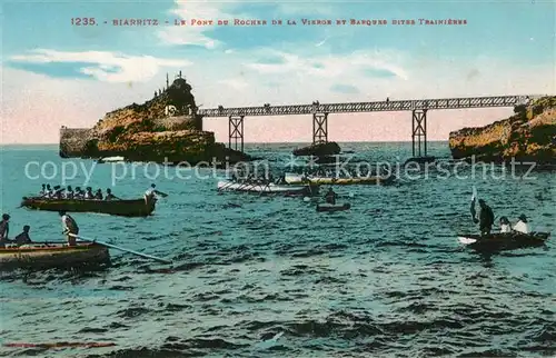 Biarritz_Pyrenees_Atlantiques Pont du Rocher de la Vierge Barques dites Trainieres  Biarritz_Pyrenees