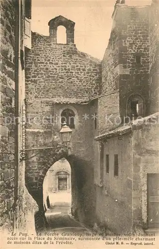 Le_Puy en Velay Le Porche Grateloup large et sombre voute donnant acces sur la Place du Seminaire Le_Puy en Velay