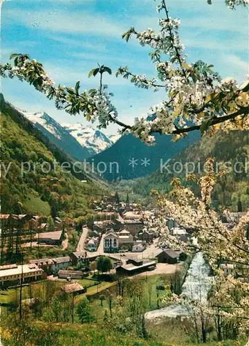 Cauterets Vue generale au printemps Chaine des Pyrenees Cauterets