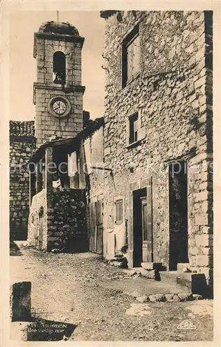 Gourdon_Alpes Maritimes Une vieille rue Gourdon Alpes Maritimes