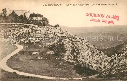 Gourdon_Alpes Maritimes Le vieux Chateau Le Bar dans le fond Gourdon Alpes Maritimes
