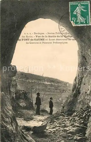 Dordogne Station Prehistorique des Eyzies Vue de la Sortie de la Grotte de_Font_de_Gaume Dordogne