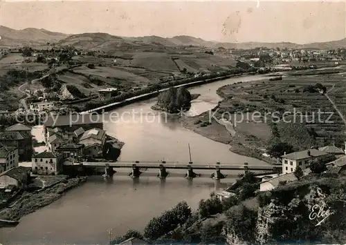 Behobie La Bidassoa Pont International Ile des Faisans et l Espagne au fond Irun et Behobia Espagne Behobie
