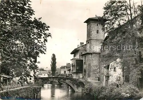 Saint Jean Pied de Port Vieux pont et l eglise Saint Jean Pied de Port