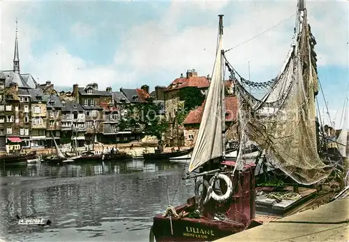 Honfleur Le vieux bassin bateaux de peche Honfleur