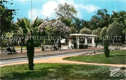 Saint Jean d_Angely Un Coin du Jardin Public la Gare routiere Saint Jean d Angely