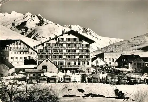 Les_Deux_Alpes Alpe de Venosc les Hotels dans le fond le Massif des Grandes Rousses Les_Deux_Alpes
