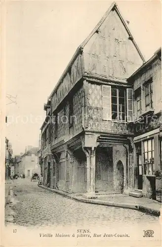 Sens_Yonne Vieille Maison a piliers Rue Jean Cousin Sens_Yonne