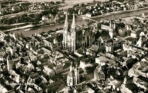 Regensburg Fliegeraufnahme mit Donau und Dom Regensburg