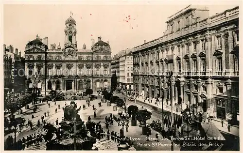 AK / Ansichtskarte Lyon_France Place des Terreaux Hotel de Ville Palais St. Pierre Palais des Arts Lyon France