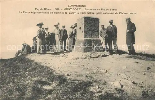 AK / Ansichtskarte Mont Dore_Puy_de_Dome Excursion au Pic du Sancy Pierre trigonometrique au sommet Mont Dore_Puy_de_Dome