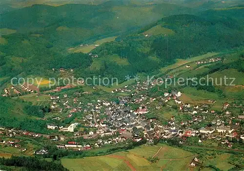 AK / Ansichtskarte Laasphe Fliegeraufnahme mit Wittgensteiner Bergland Laasphe