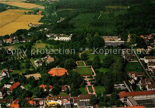 AK / Ansichtskarte Horn Bad_Meinberg Fliegeraufnahme mit Bergkurgarten mit Blindenkurheim und Kurheim Schanzenberg Horn Bad_Meinberg