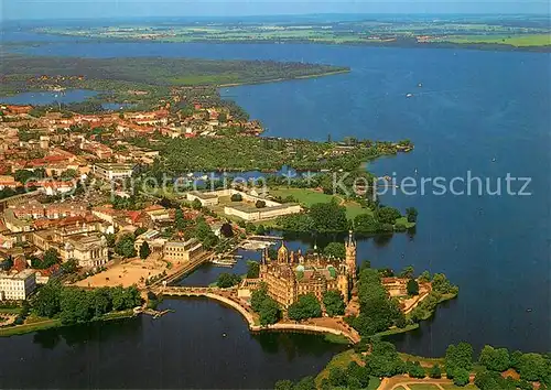 AK / Ansichtskarte Schwerin_Mecklenburg Schloss Staatstheater Museum Marstall Alter Garten Fliegeraufnahme Schwerin_Mecklenburg
