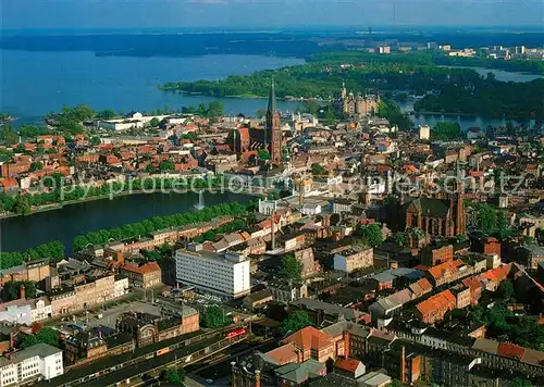 AK / Ansichtskarte Schwerin_Mecklenburg Altstadt mit Paulskirche Pfaffenteich Dom und Schloss Fliegeraufnahme Schwerin_Mecklenburg