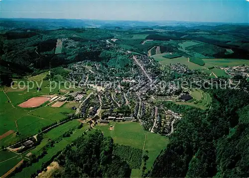 AK / Ansichtskarte Winterberg_Hochsauerland Fliegeraufnahme mit Bobbahn und Kahler Asten Winterberg_Hochsauerland