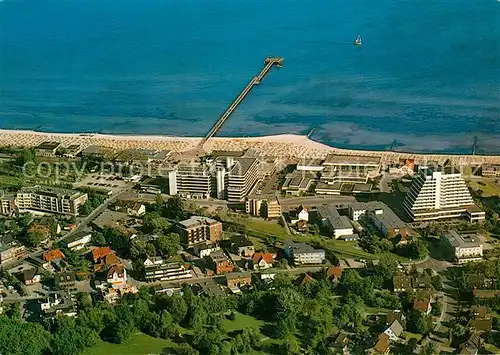 AK / Ansichtskarte Groemitz_Ostseebad Fliegeraufnahme mit Seebruecke Groemitz_Ostseebad