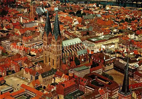 AK / Ansichtskarte Luebeck Fliegeraufnahme mit Blick auf Stadt Marktplatz und St Marien Luebeck