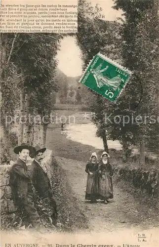 AK / Ansichtskarte Auvergne_Region Dans le chemin creux L Attente Auvergne Region