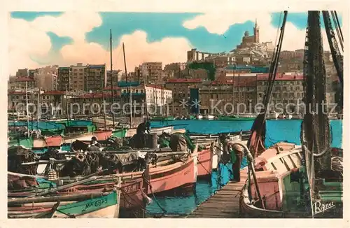 AK / Ansichtskarte Marseille_Bouches du Rhone Un coin du port bateaux de peche Marseille