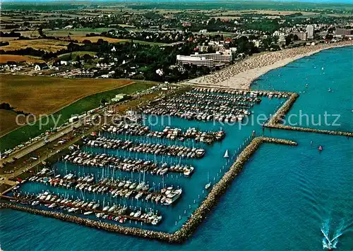 AK / Ansichtskarte Groemitz_Ostseebad Fliegeraufnahme mit Seglerhafen Groemitz_Ostseebad