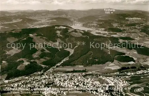 AK / Ansichtskarte Neustadt_Schwarzwald Fliegeraufnahme mit Feldberg Titisee Hinterzarten und Hochfirst Neustadt_Schwarzwald