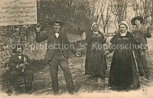 AK / Ansichtskarte Auvergne_Region La Bourreio d Aubergno Danse traditionelle le croisement Auvergne Region
