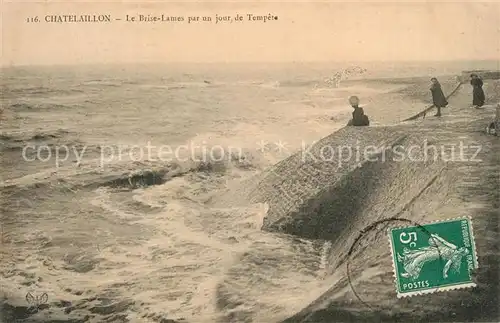 AK / Ansichtskarte Chatelaillon Plage Le Brise Lames par un jour de tempete Brandung Chatelaillon Plage