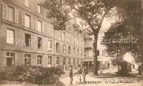 AK / Ansichtskarte Evreux Lycee La Cour d Honneur Evreux