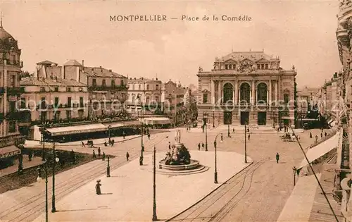 AK / Ansichtskarte Montpellier_Herault Place de la Comedie Fontaine Theatre Montpellier Herault