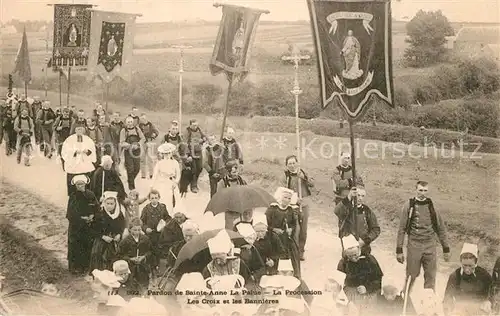 AK / Ansichtskarte Sainte_Anne_La_Palud_Finistere Prozession Kreuz Banner Sainte_Anne