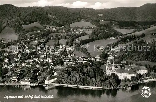 AK / Ansichtskarte Tegernsee Fliegeraufnahme mit Schloss und Neureuth Tegernsee