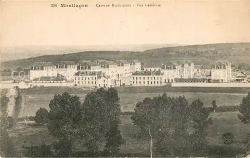 AK / Ansichtskarte Montlucon Caserne Richemont  Montlucon