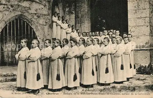 AK / Ansichtskarte Chartres_Eure_et_Loir Enfants de la Maitrese Notre Dame Chartres_Eure_et_Loir