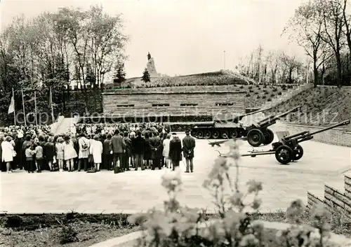 AK / Ansichtskarte Seelow Gedenkstaette der Befreiung auf den Seelower Hoehen Kanonen Seelow