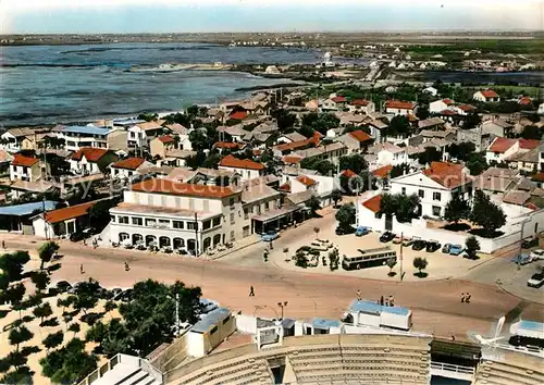 AK / Ansichtskarte Les_Saintes Maries de la Mer Place de Marquis de Baroncelli Les