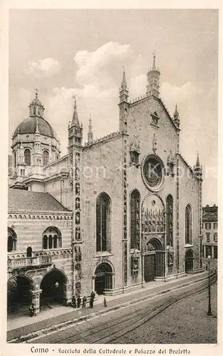 AK / Ansichtskarte Como_Lago_di_Como Facciata della Cattedrale e Palazzo del Broletto Como_Lago_di_Como