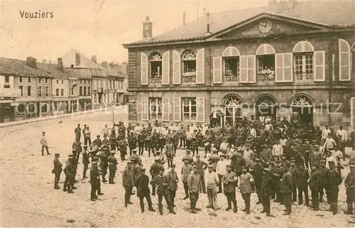 AK / Ansichtskarte Vouziers Soldatenansammlung Vouziers