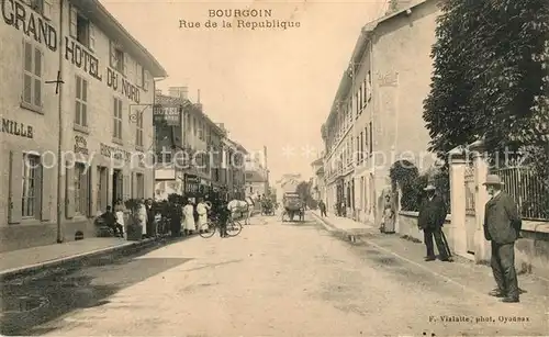 AK / Ansichtskarte Bourgoin Jallieu Rue de la Republique Bourgoin Jallieu