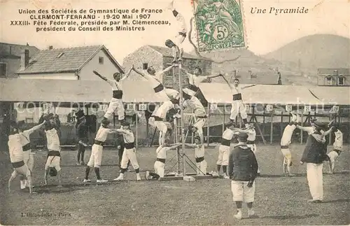 AK / Ansichtskarte Clermont_Ferrand_Puy_de_Dome Une Pyramide Turnergruppe Clermont_Ferrand