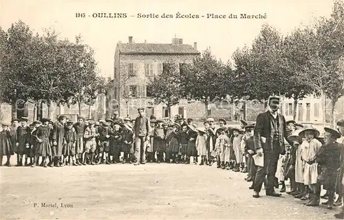 AK / Ansichtskarte Oullins Sortie des Ecoles Place du Marche Oullins