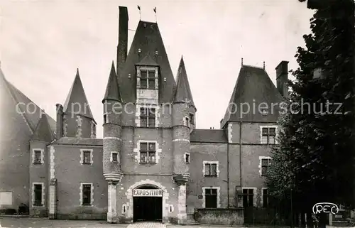 AK / Ansichtskarte Aubigny sur Nere La Mairie ancien Chateau des Stuarts Aubigny sur Nere