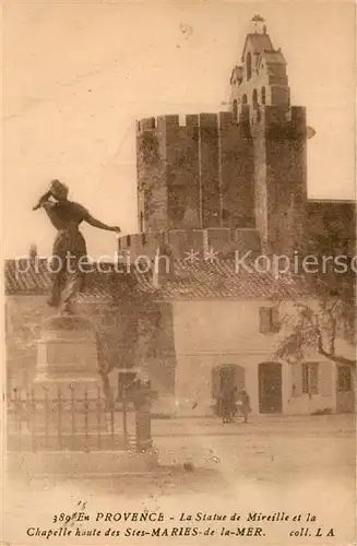 AK / Ansichtskarte Saintes Maries de la Mer La Statue de Mireille et la Chapelle Saintes Maries de la Mer