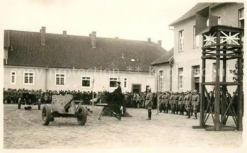 AK / Ansichtskarte Angerburg_Ostpreussen Soldatenaufmarsch Angerburg_Ostpreussen