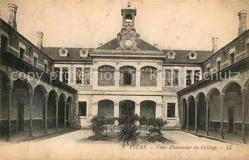 AK / Ansichtskarte Flers_Orne Cour dhonneur du College Flers_Orne