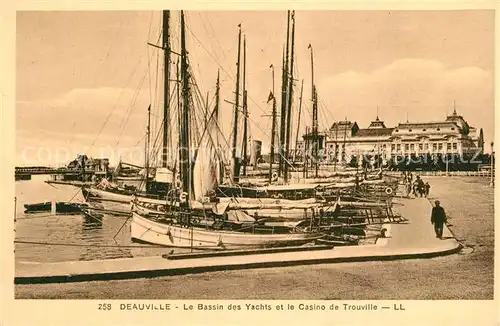 AK / Ansichtskarte Deauville Le Bassin des Yachts et le Casino de Trouville Deauville