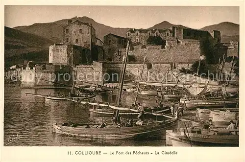 AK / Ansichtskarte Collioure Port des Pecheurs Citadelle Collioure