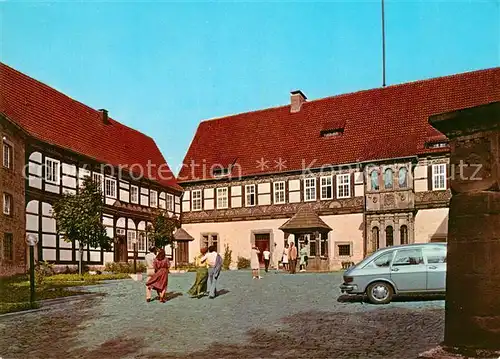 AK / Ansichtskarte Blomberg_Lippe Burghof mit Brunnen Blomberg Lippe