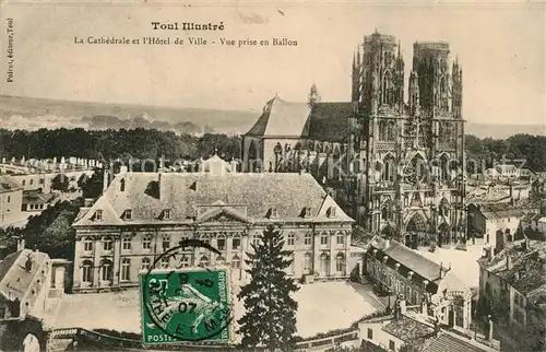 AK / Ansichtskarte Toul_Meurthe et Moselle_Lothringen La Cathedrale et lHotel de Ville Vue prise en Ballon Toul_Meurthe et Moselle