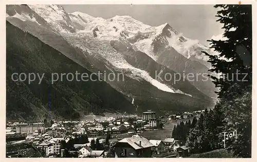 AK / Ansichtskarte Chamonix Vue generale et massif du Mont Blanc Chamonix